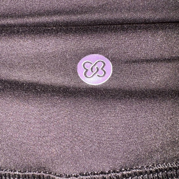 Yogalicious Black Leggings with Pockets - Picture 3 of 3